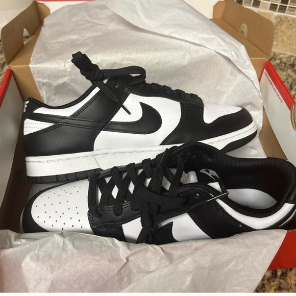 Nike Wonen’s Black and White Sneakers panda low dunks - Picture 6 of 6
